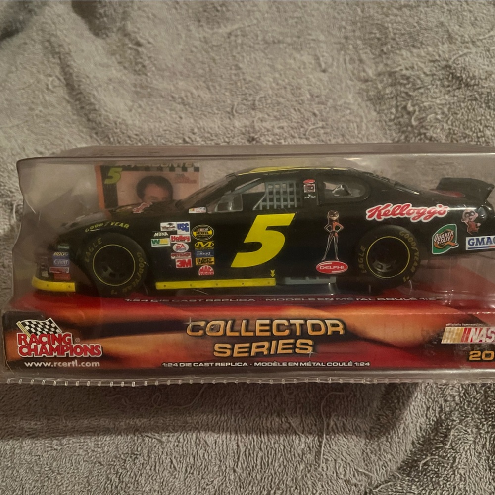 2004 Terry LaBonte #5 NASCAR 1:24 Diecast Car